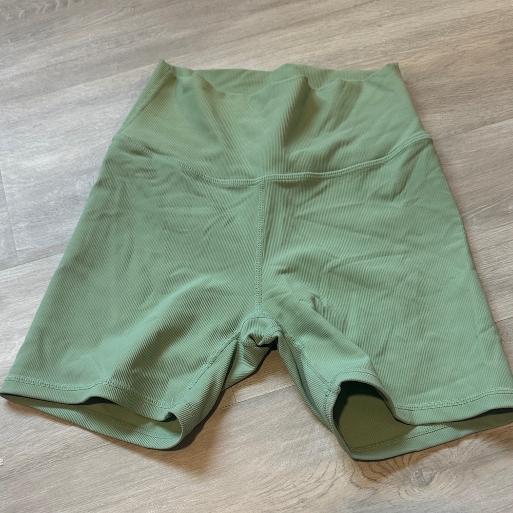 Wilo The Label green shorts size small